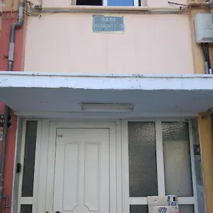 bright-spacious-two-bedroom-apartment.hotels-of-thessaloniki.com/
