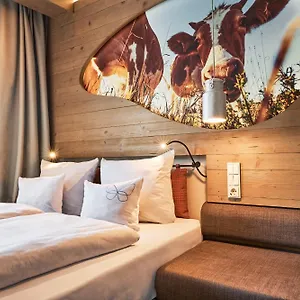Cocoon Hauptbahnhof 4*, Münih Almanya