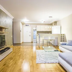 Incity Premium Garden Stay-Central Apartments &Private Terrace דירה