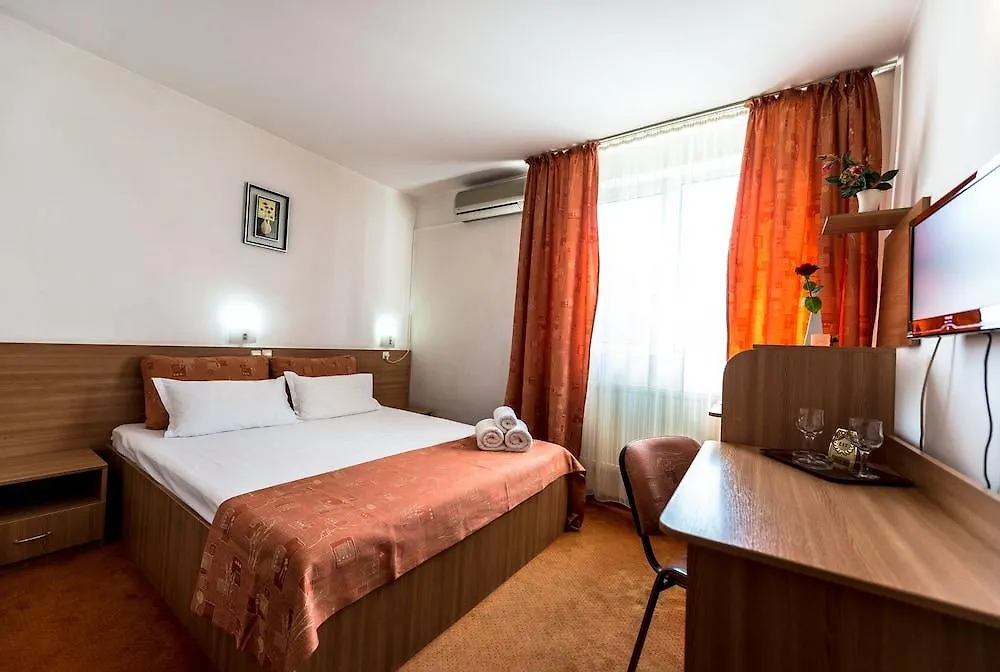 Hotel Est بوخارست 3*,