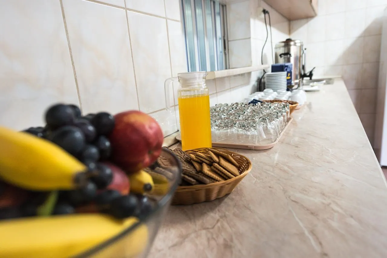 Hotel Est بوخارست رومانيا