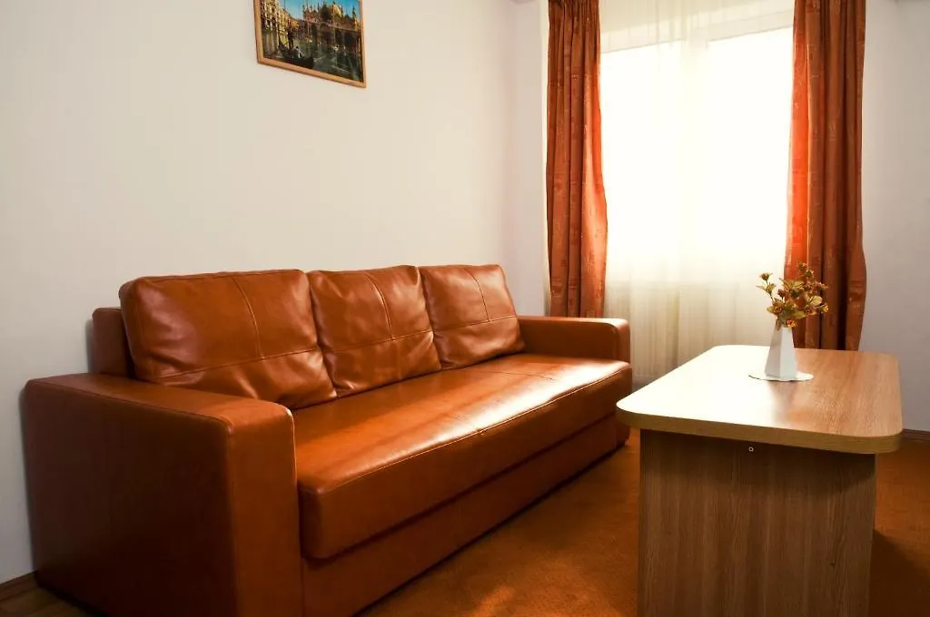 Hotel Est بوخارست 3*,  رومانيا