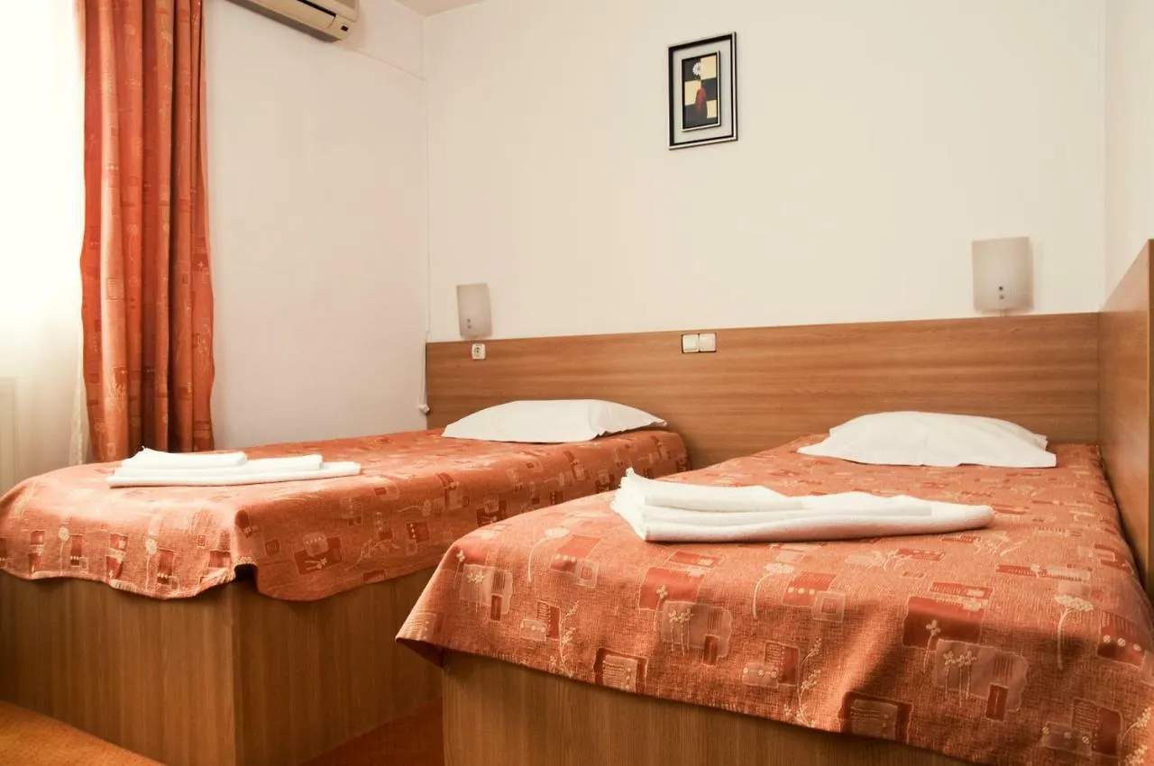 Hotel Est بوخارست